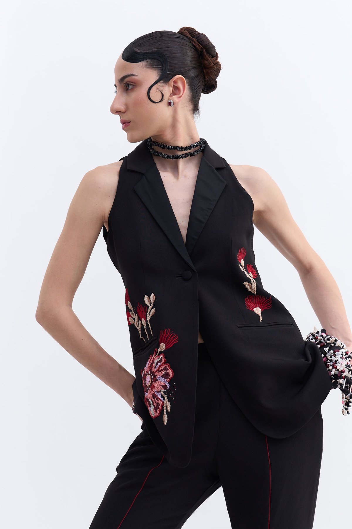Mari Neckpiece Black