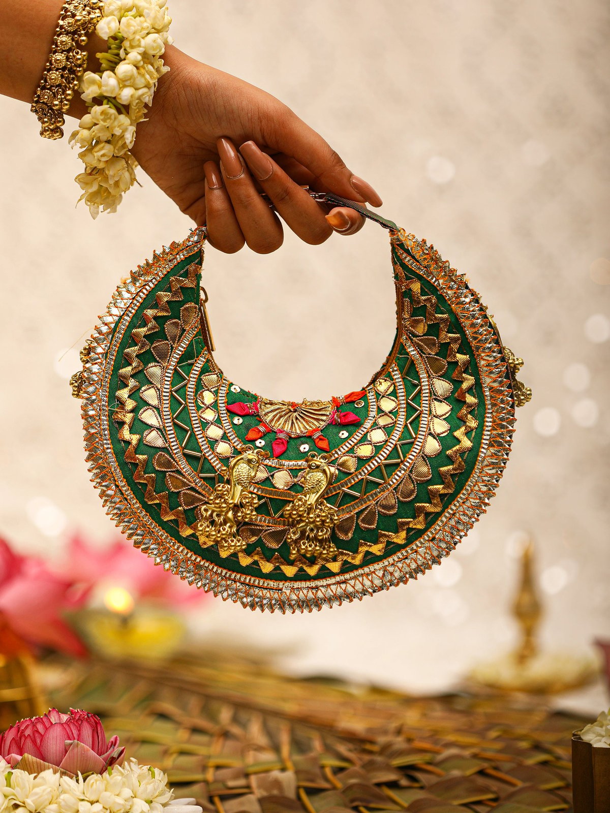 Ishani (Bag)