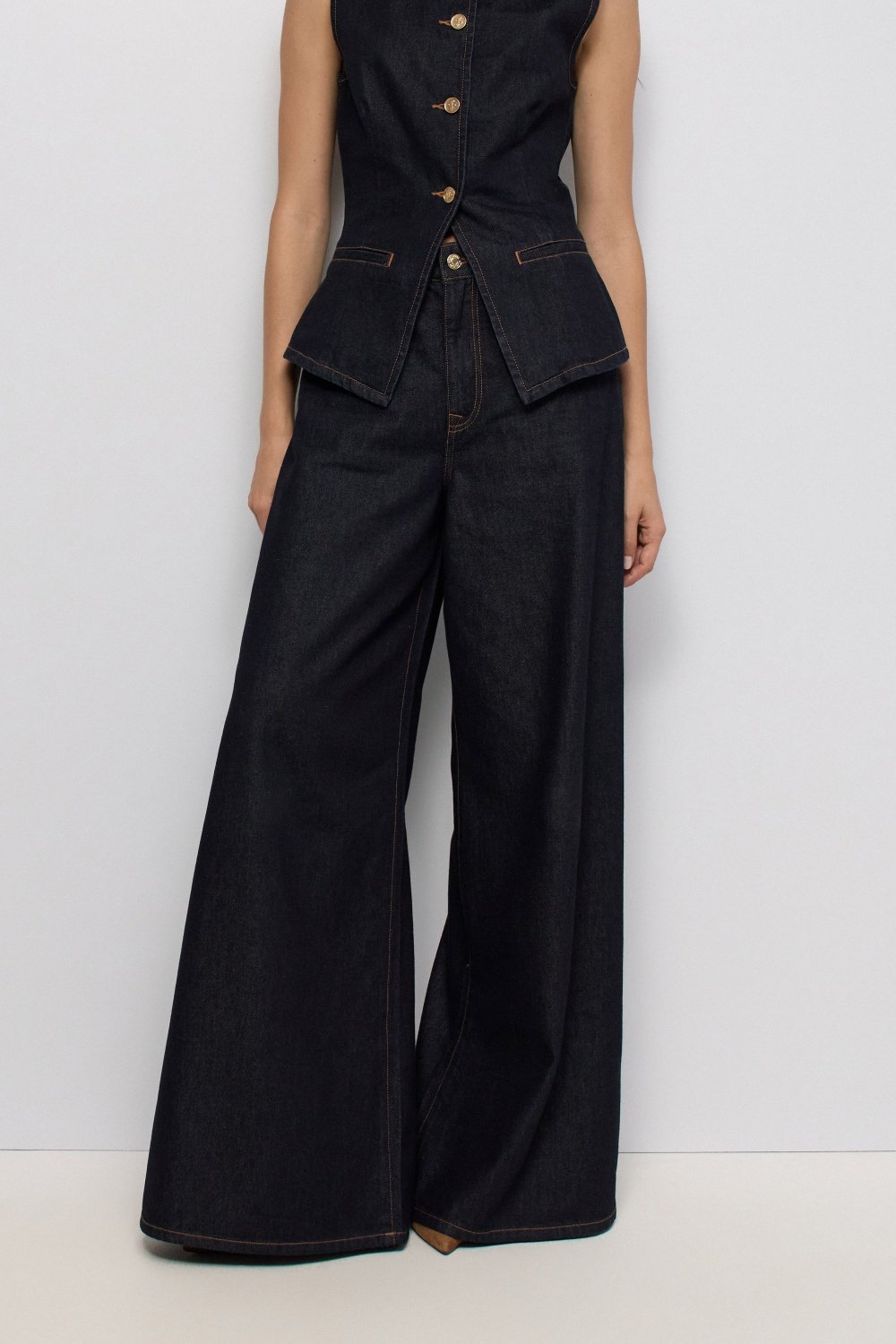 Super Wide Leg Jeans