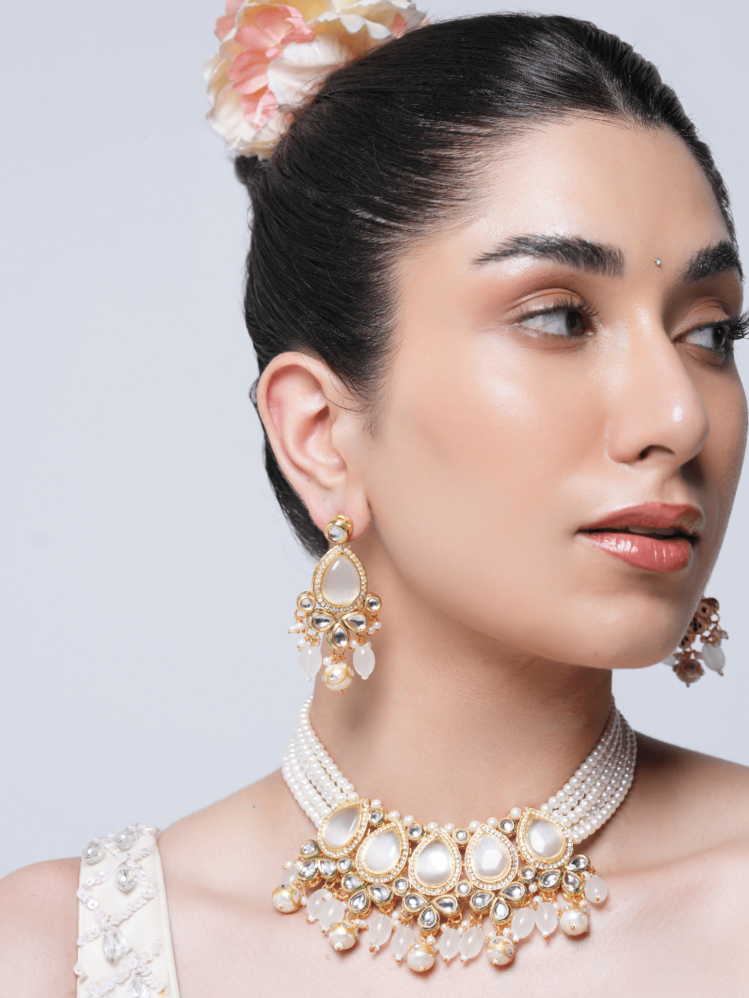White Designer Choker Necklace Set