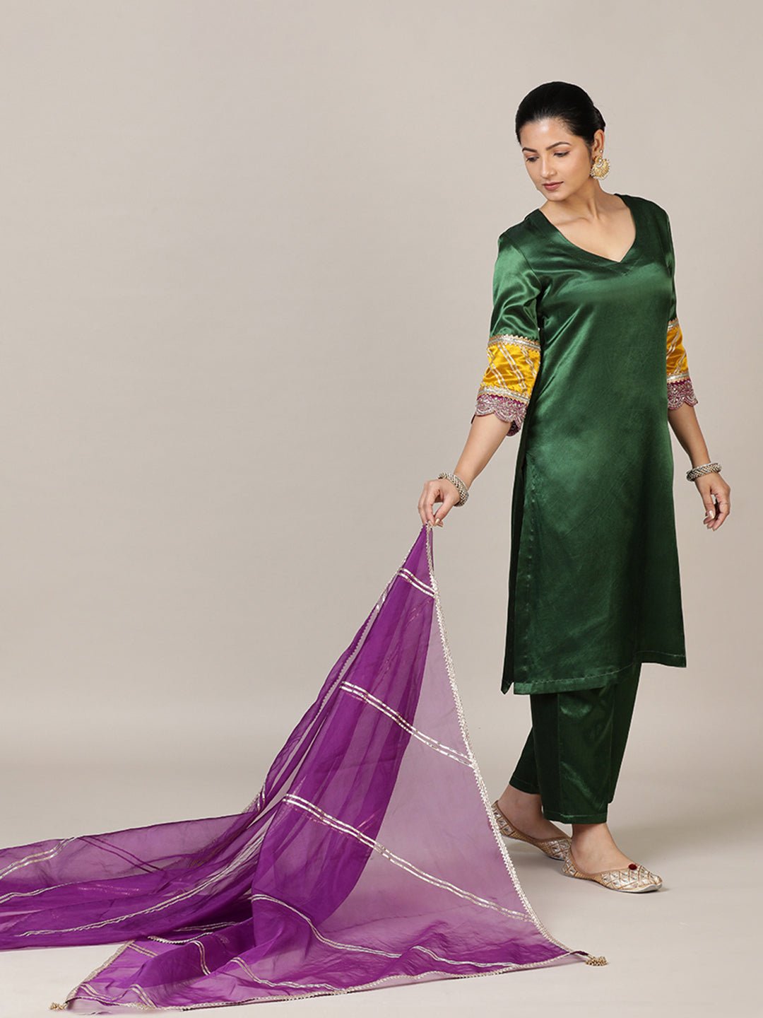 Kainaat Tyohaar Kurta Set