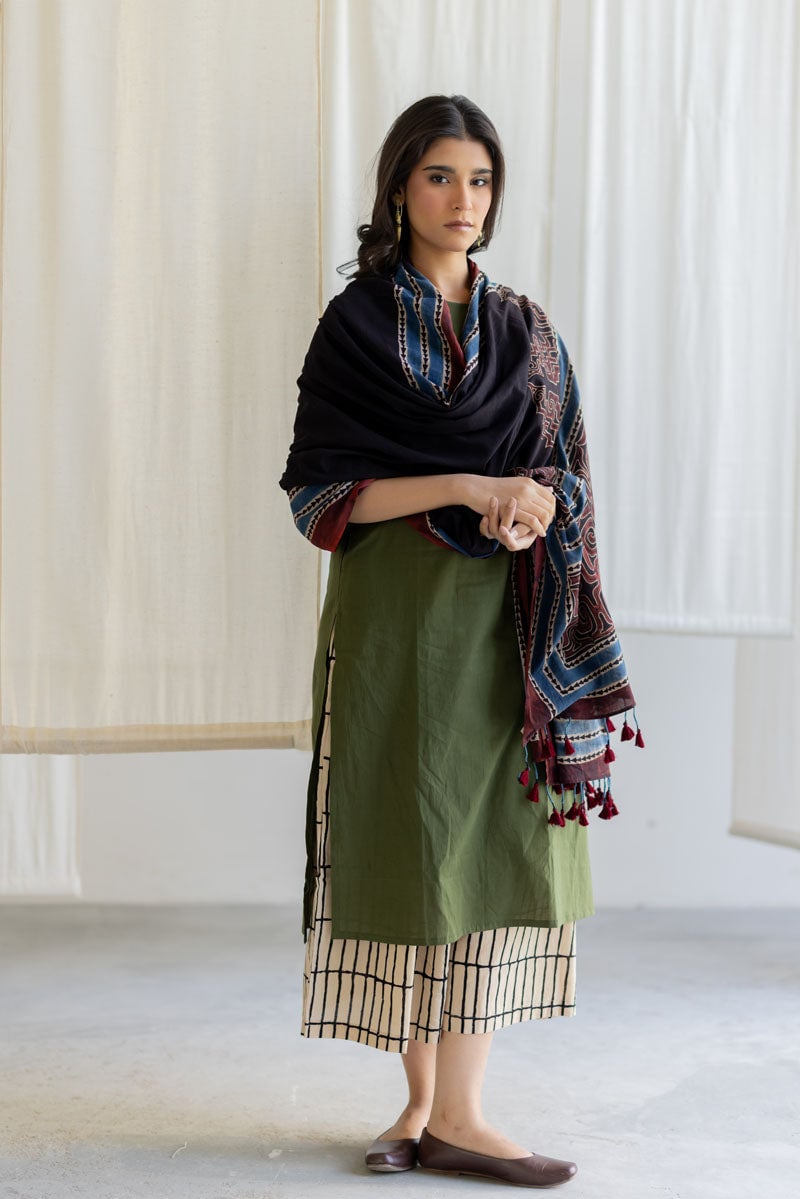 Set Of 3 - Kurta, Culottes & Dupatta - Mrida 19