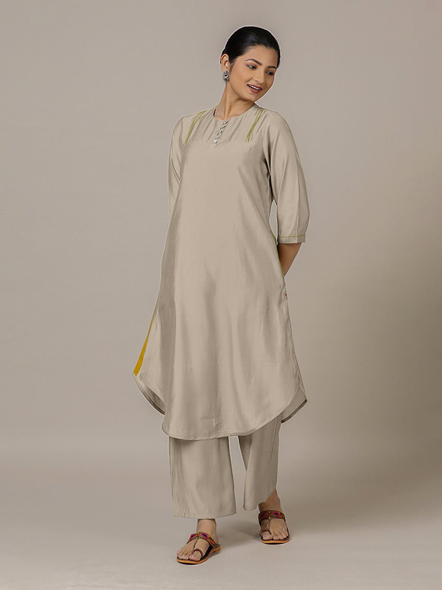 Urvi Rozaana Kurta