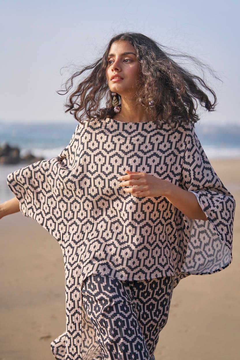 Black and White Geometric High-Low Boat Neck Top