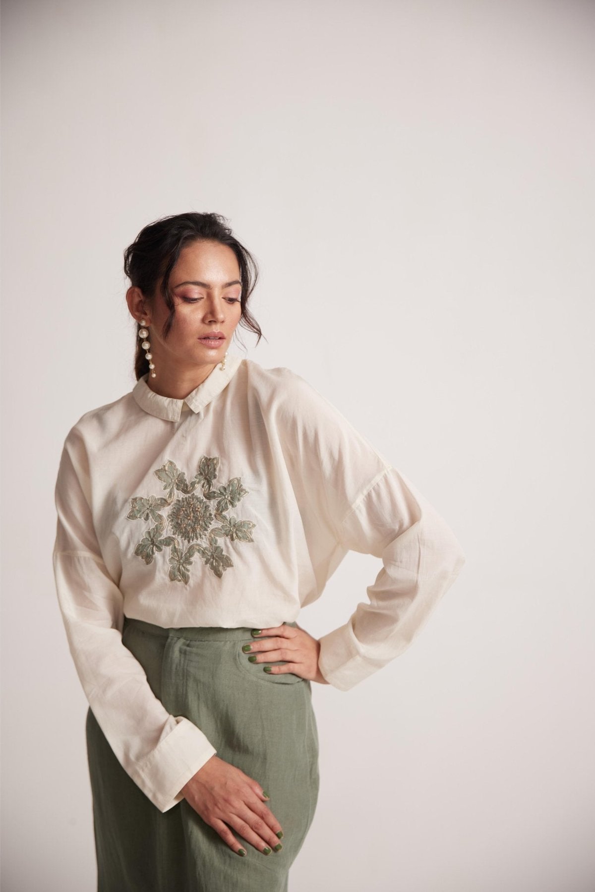 Off-White Top With Front Patch Zari Work