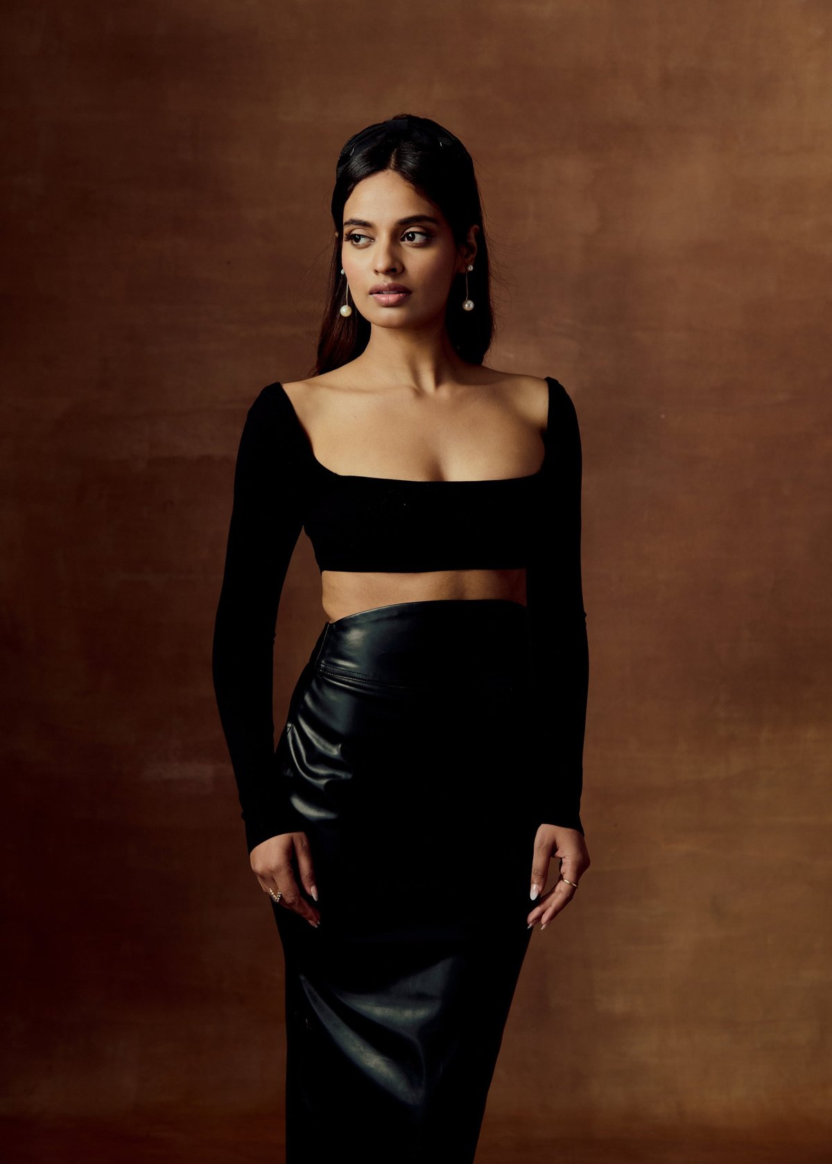 Black Square Neck Long Sleeve Crop Top with Pearl Back