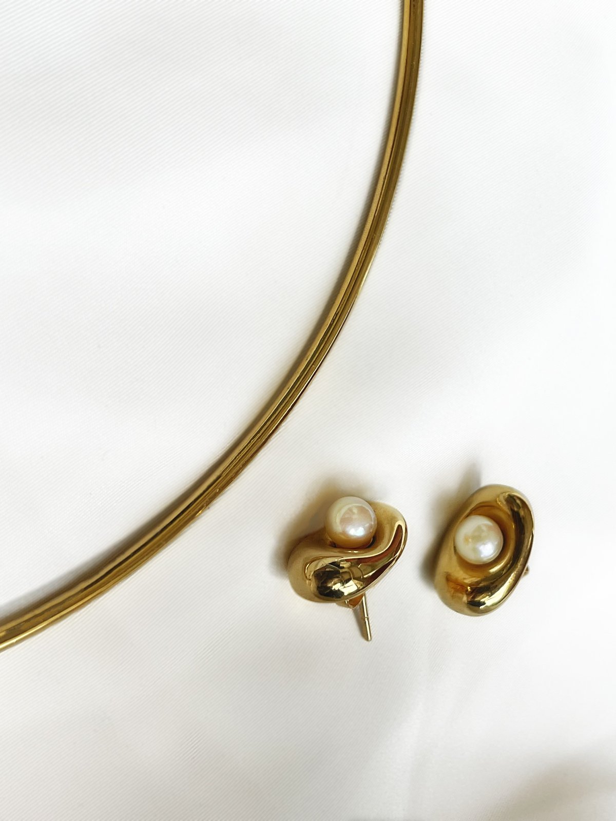 Cosmos studs Pearls/Metallic