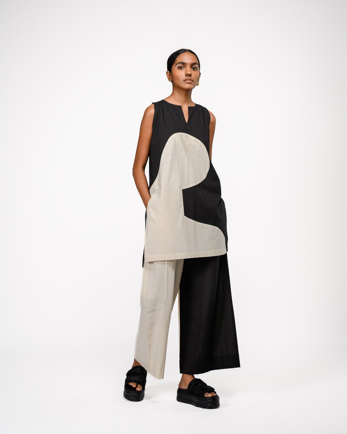 Black and White Colorblock Sleeveless A-Line Tunic Kurta