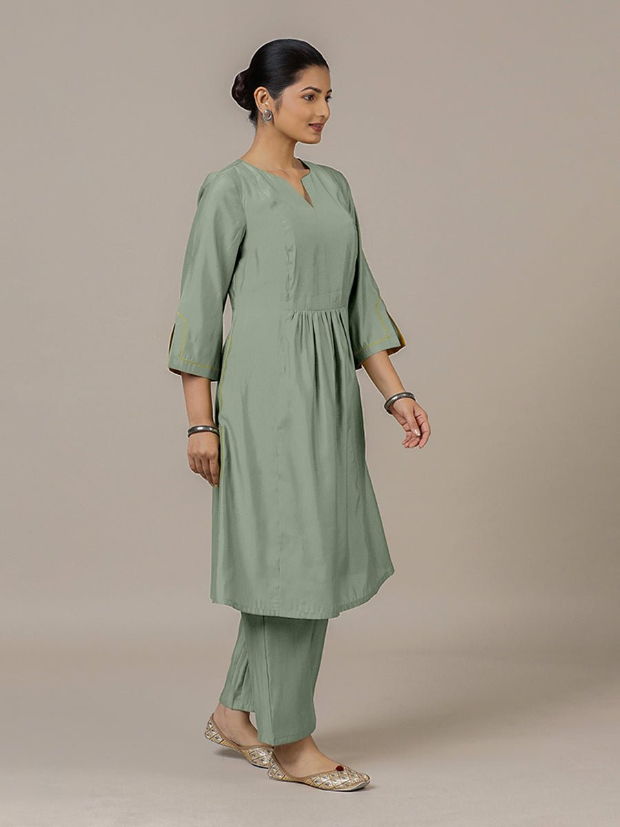 Nimrat Rozaana Kurta