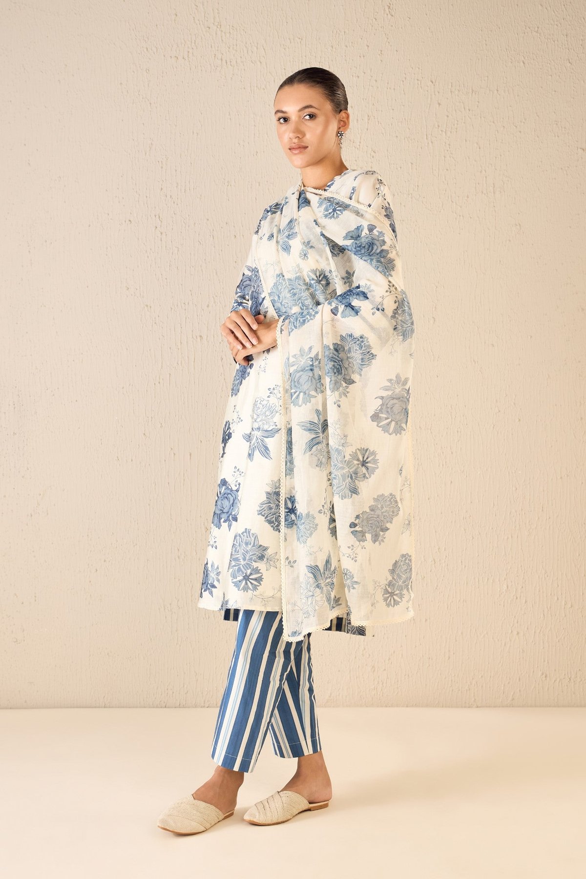Floral Fantasy: Blue Floral Lace Dupatta