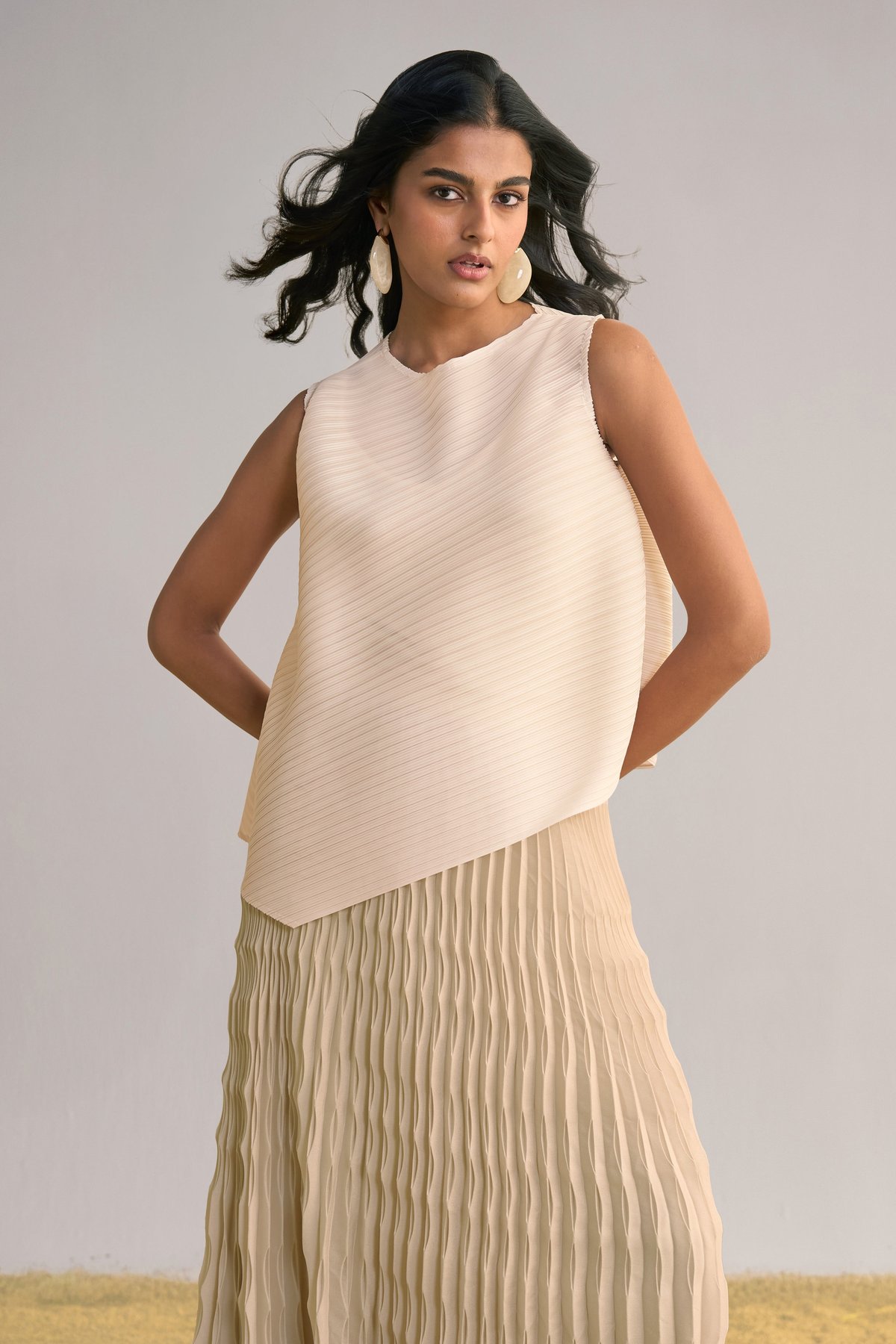 ASYMMETRIC PLEATED TOP