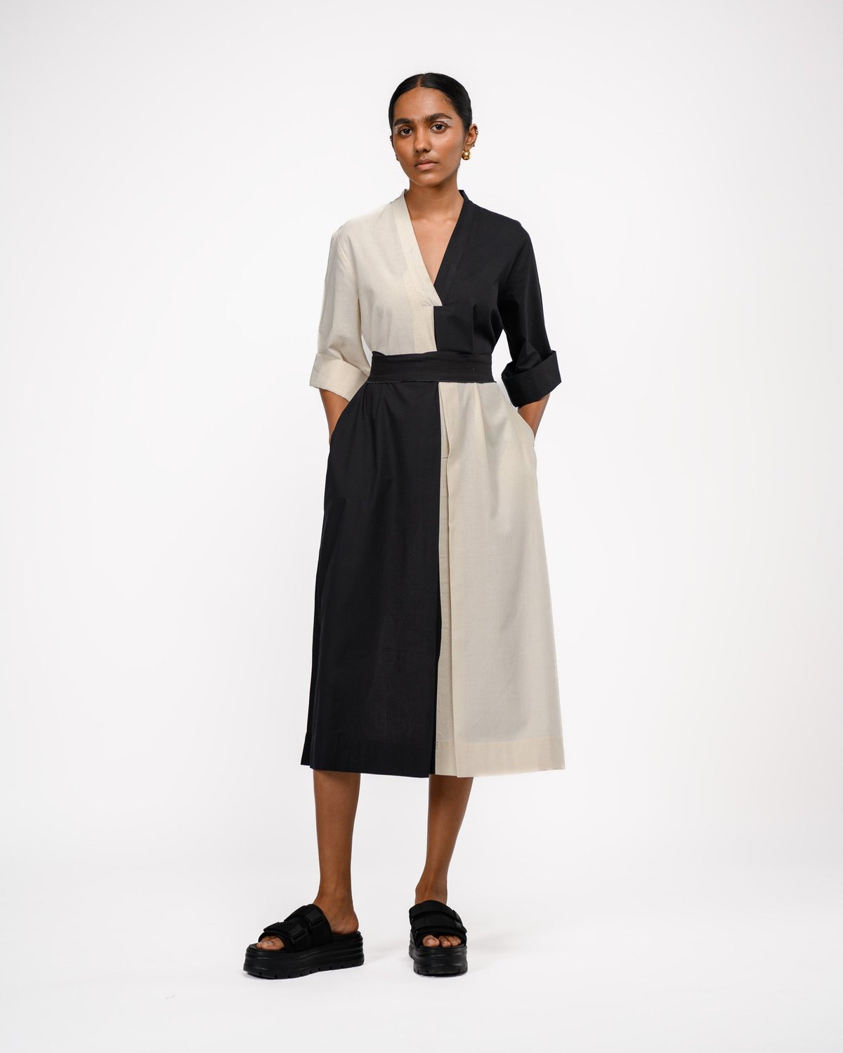 Black/White Colorblocked V-Neck Midi Dress with Pockets