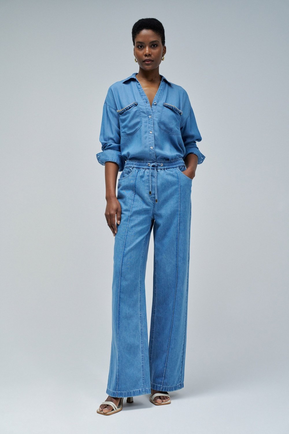 Light Wash Wide-Leg Drawstring Waist Denim Jeans