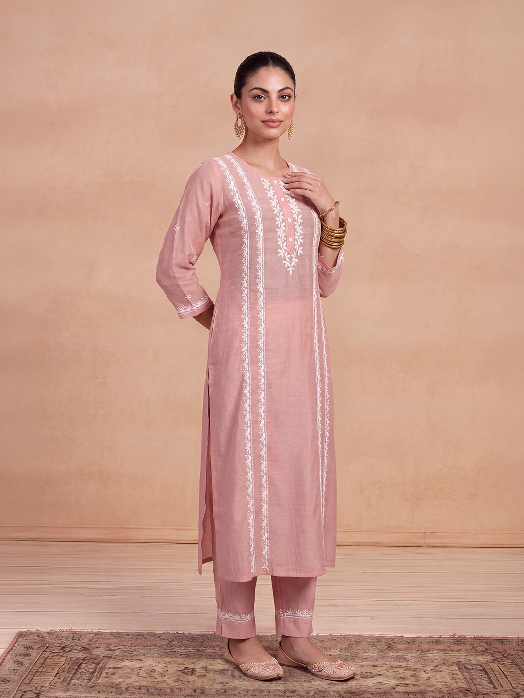 Chikankari Solid Women'S Kurta Set - Light Pink