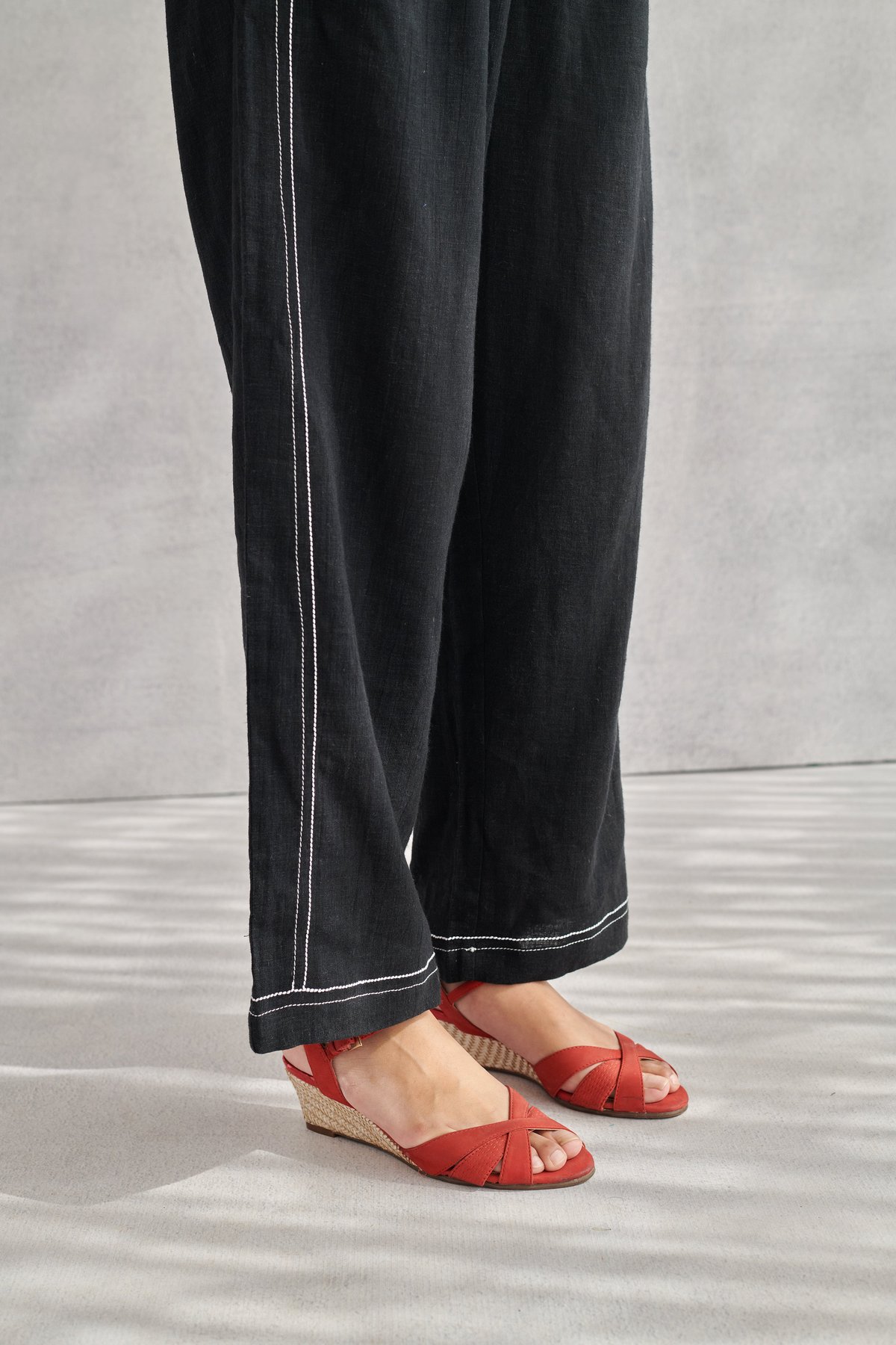 Black Linen-Blend Straight-Leg Trousers with Contrast Stitch