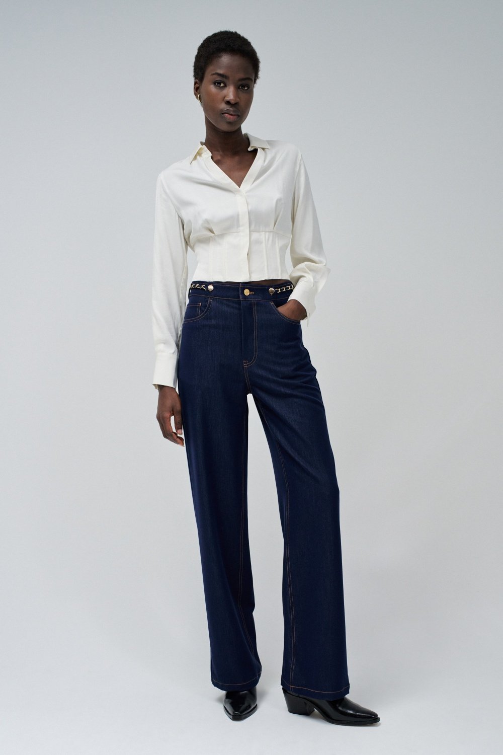 Dark Wash High-Waist Wide-Leg Jeans with Chain Detail