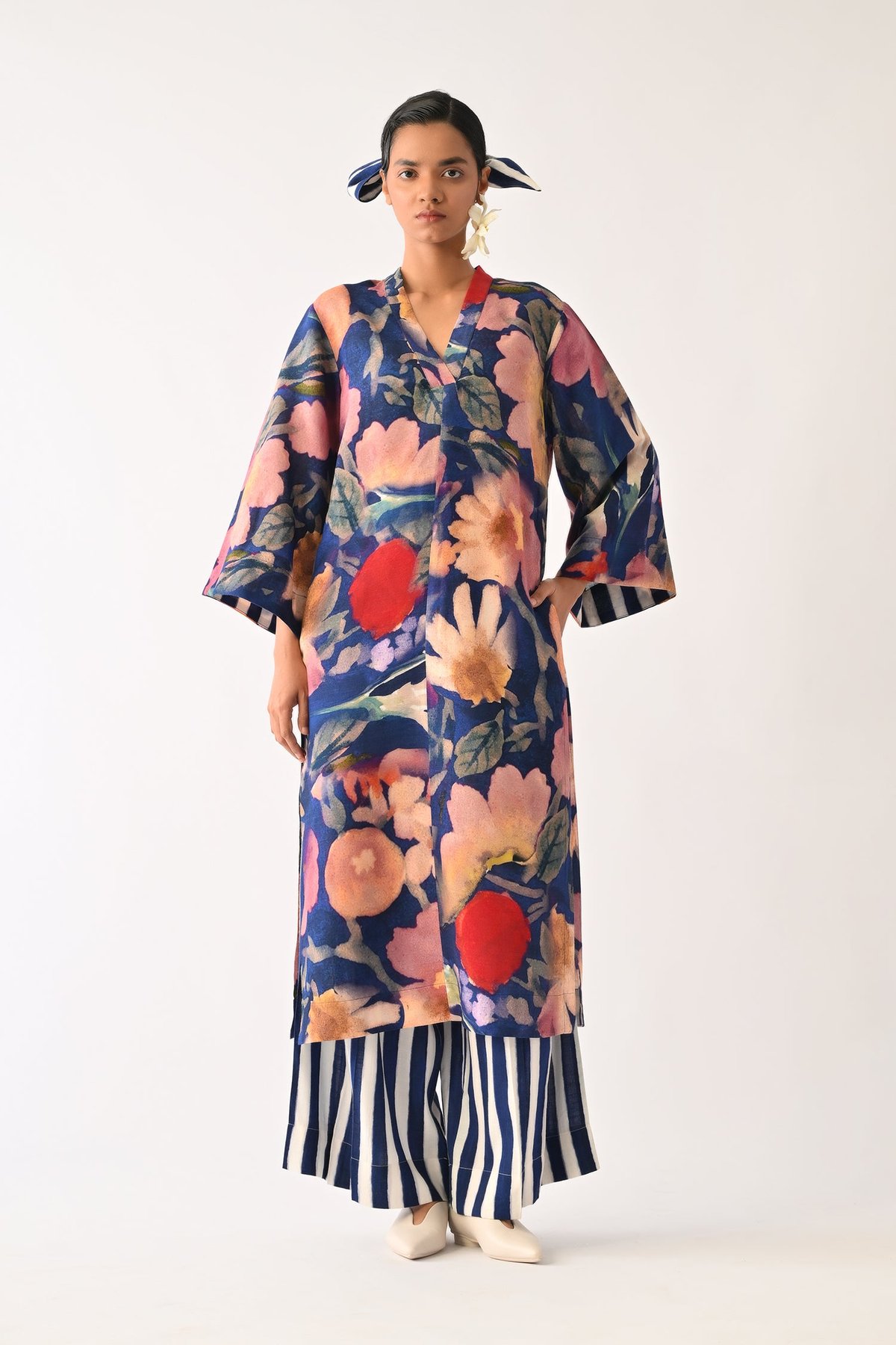 Blue Cotton Anti-Fit Kurta with Abstract Floral Print