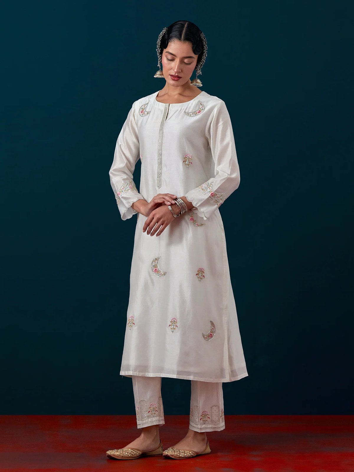 Off-White Silk Chanderi Embroidered Kurta Set