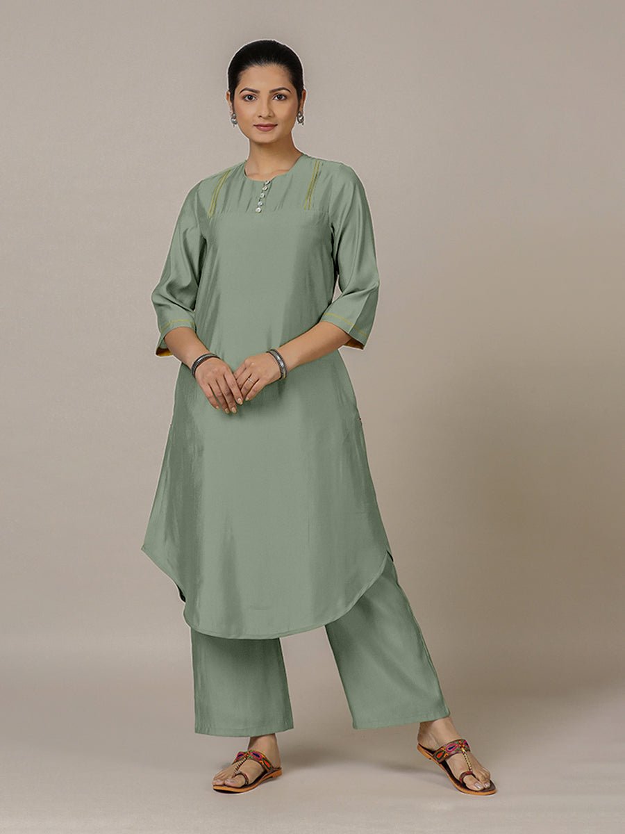 Urvi Rozaana Kurta