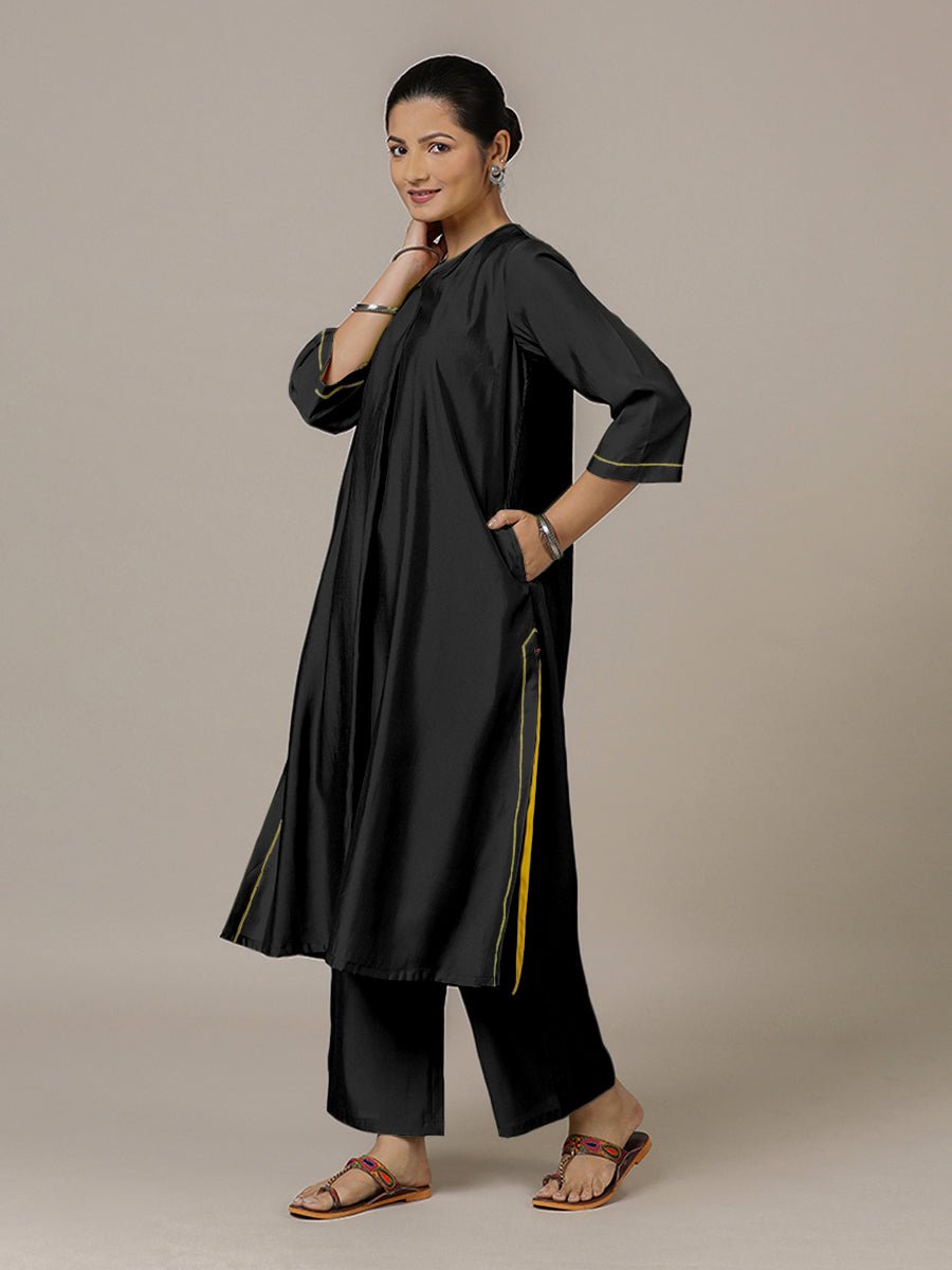Alisha Rozaana Kurta