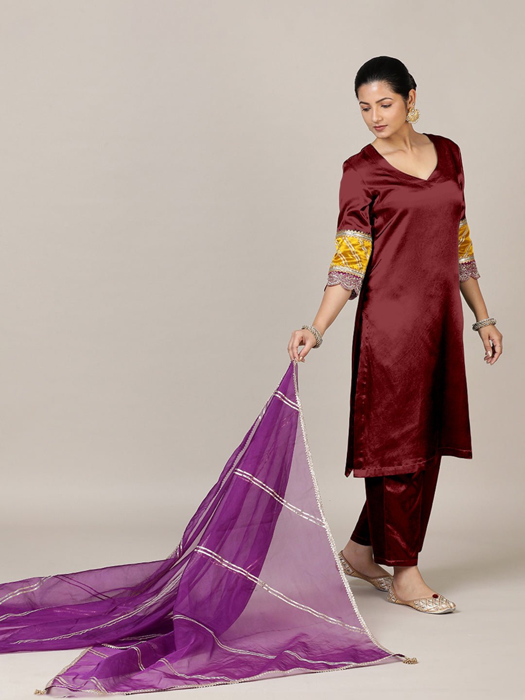 Kainaat Tyohaar Kurta