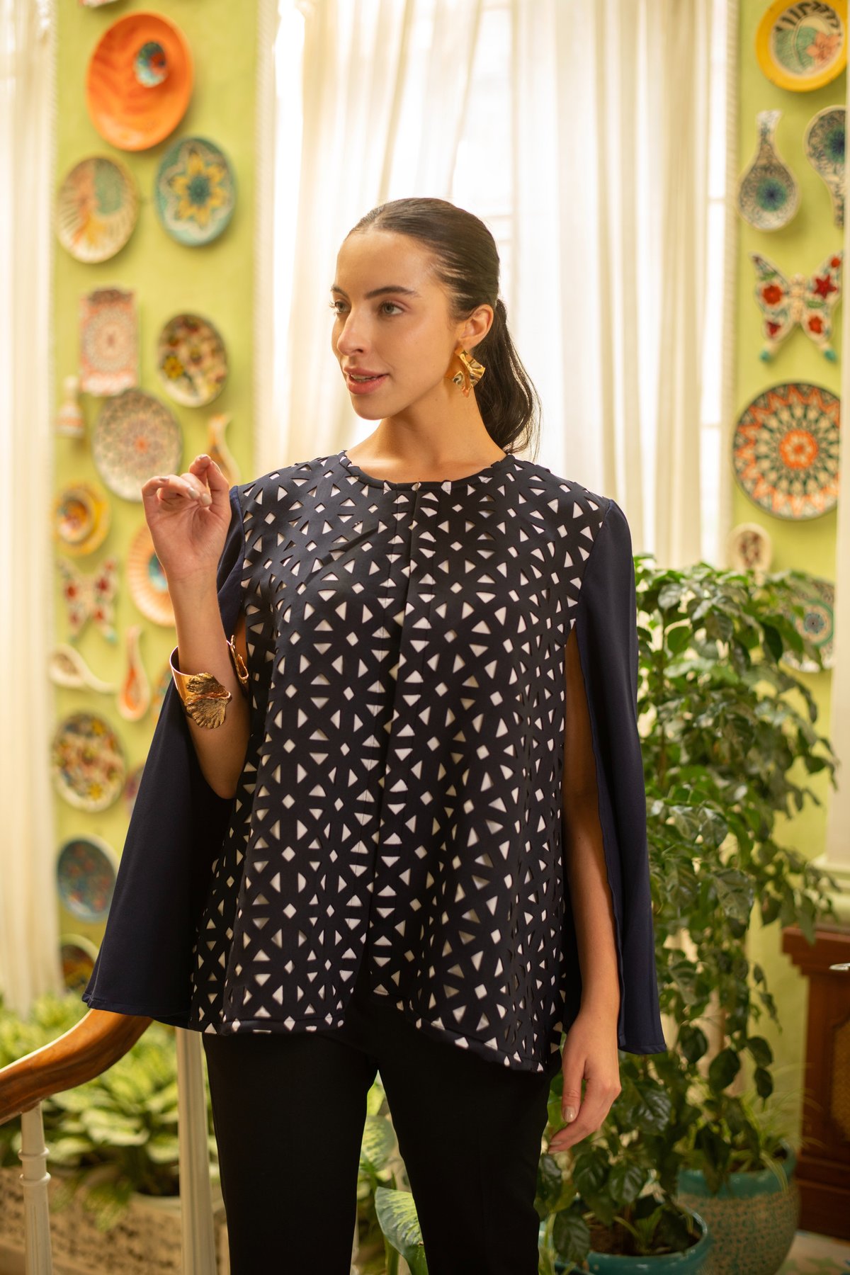 Giovanna Cutwork Cape
