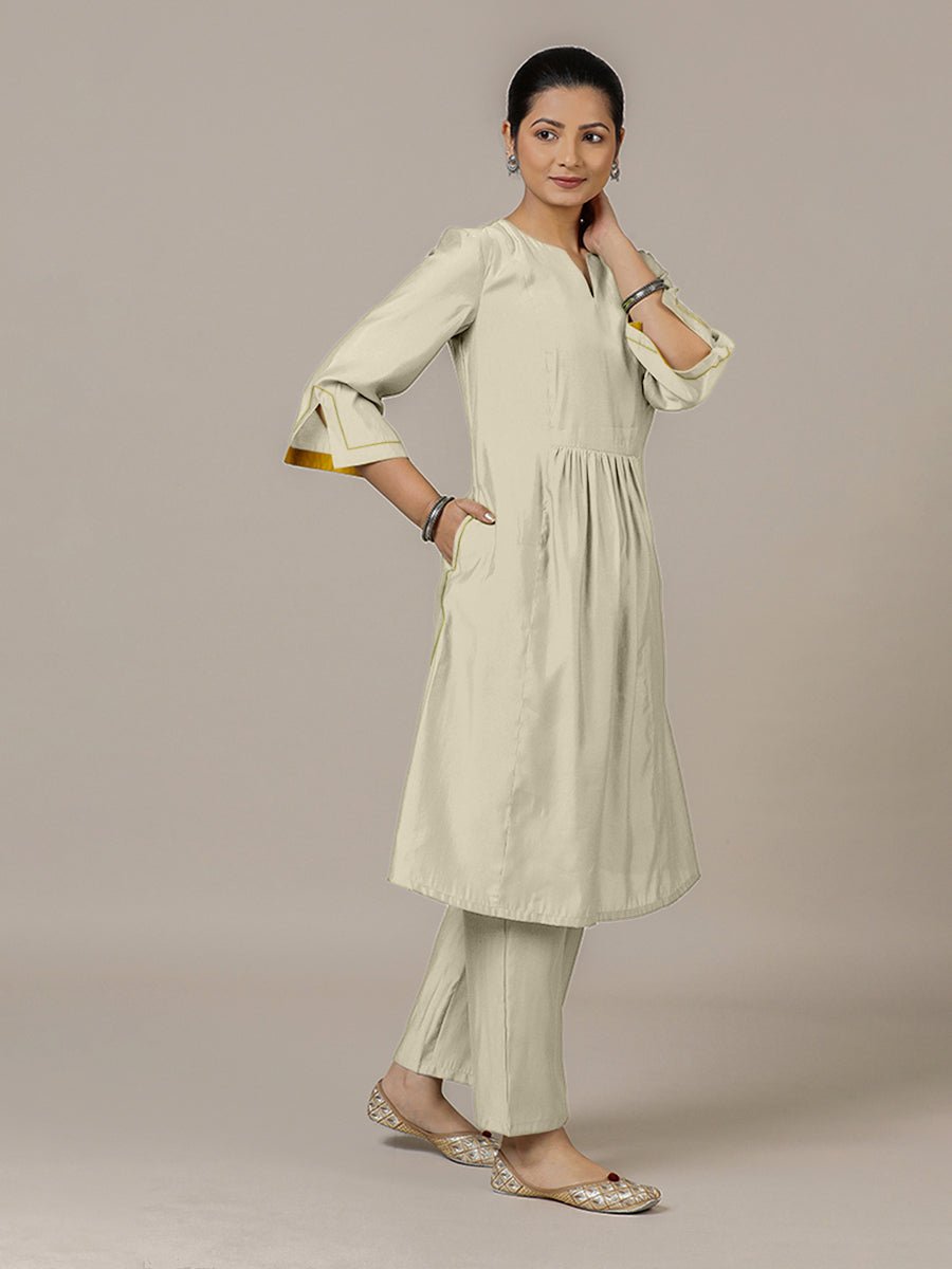 Nimrat Rozaana Kurta Set