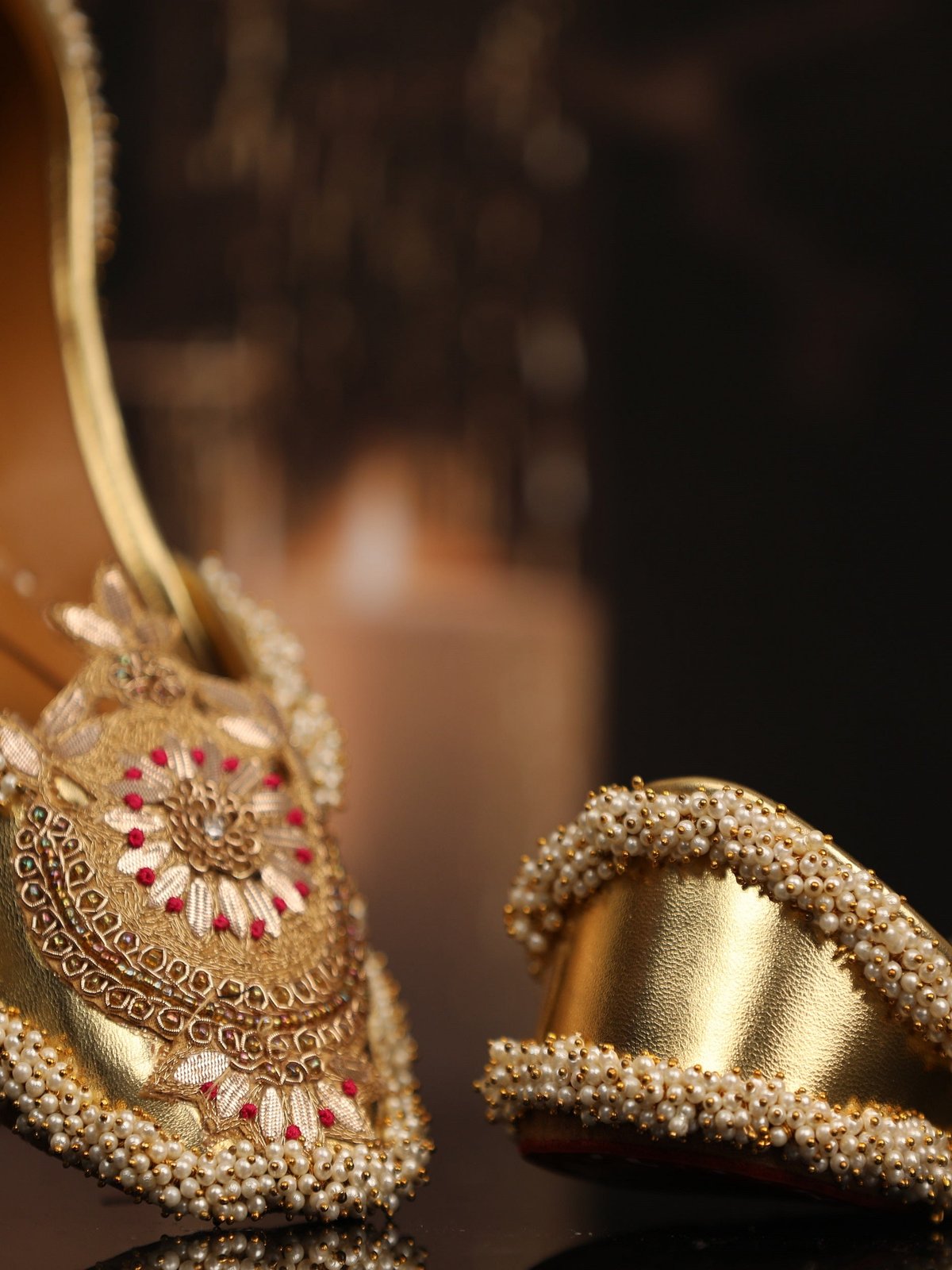 Golden Crown Jutti