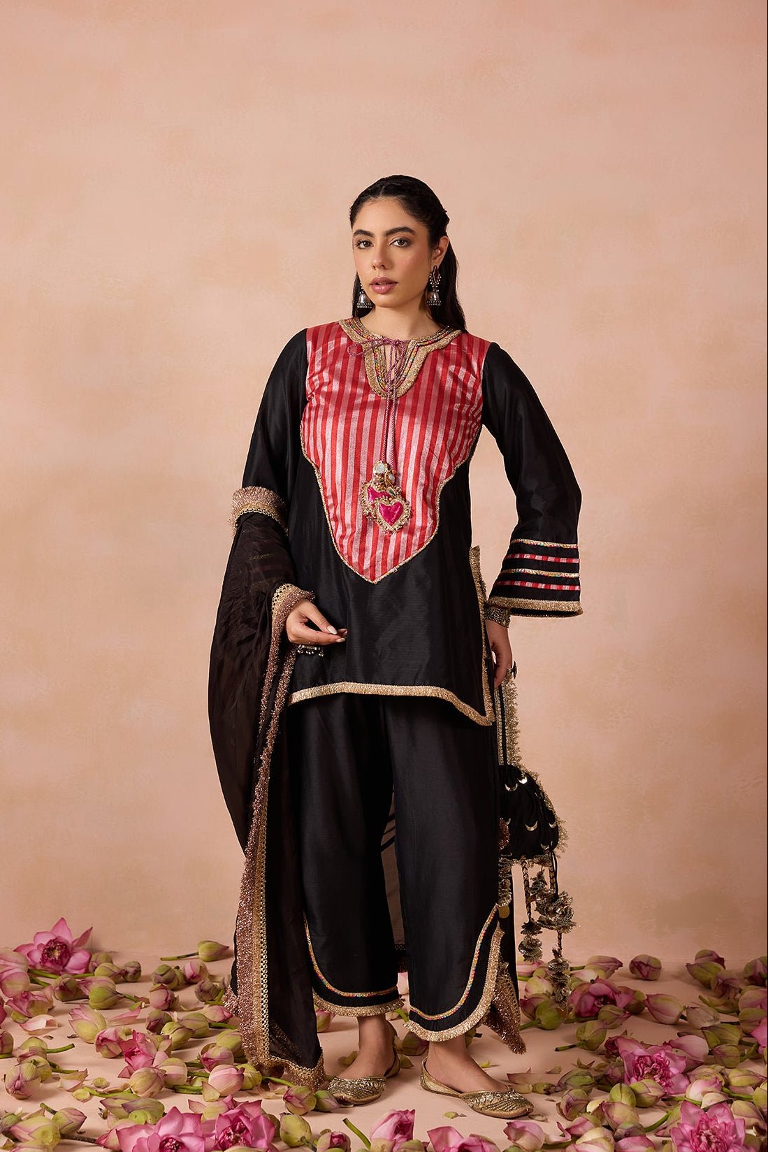 Noor Romance Kurta Set