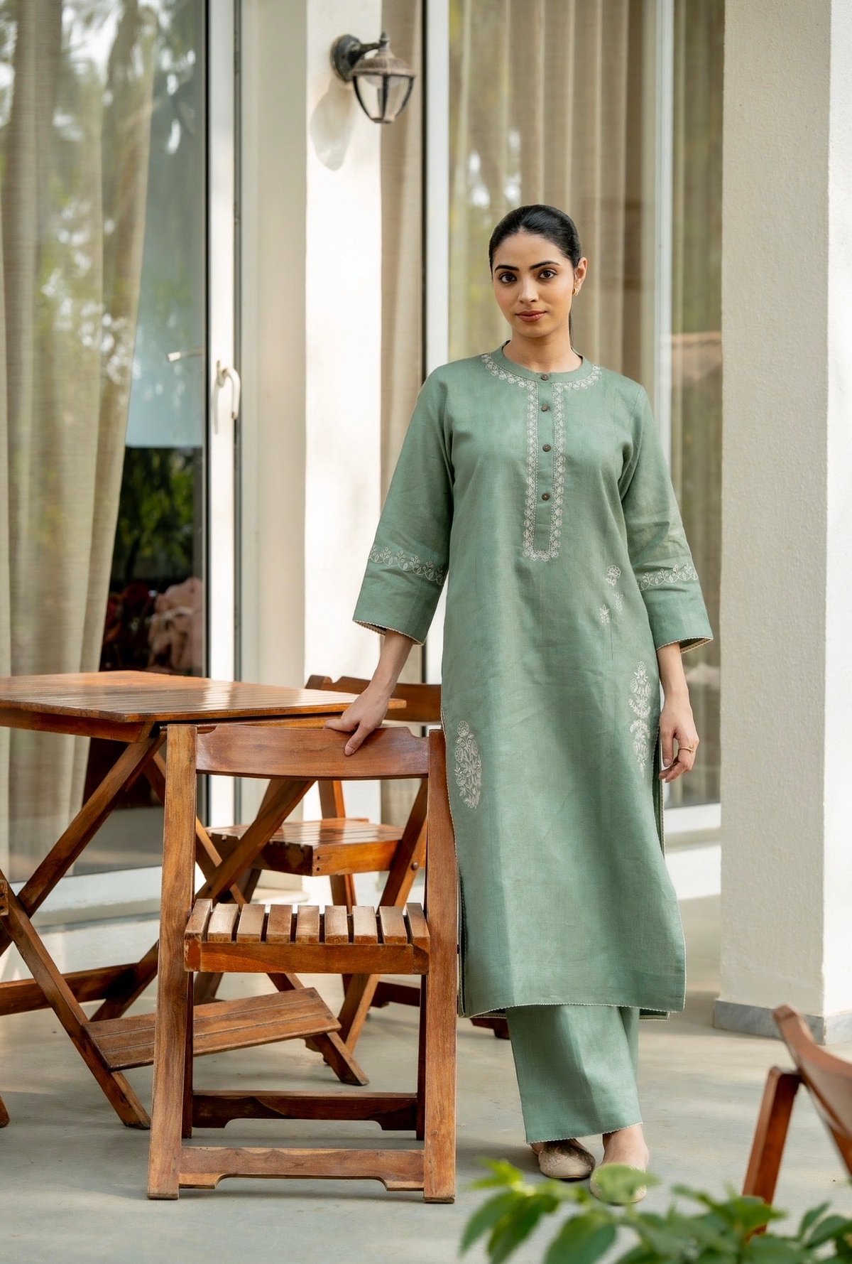 Green Linen Kurta and Pant Set with Embroidery