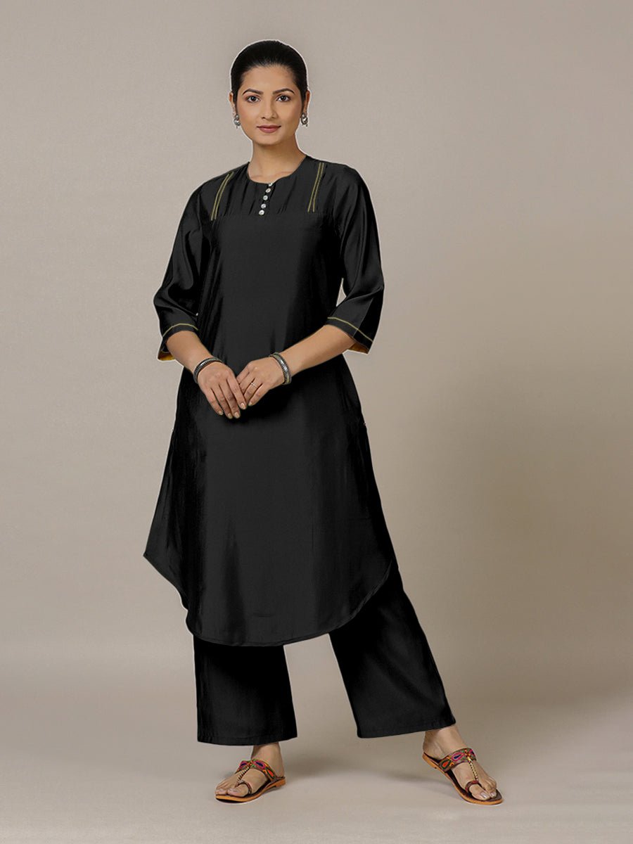 Urvi Rozaana Kurta
