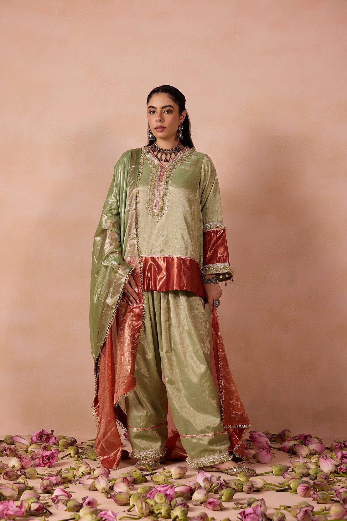 Pista Pyaar Farshi Set