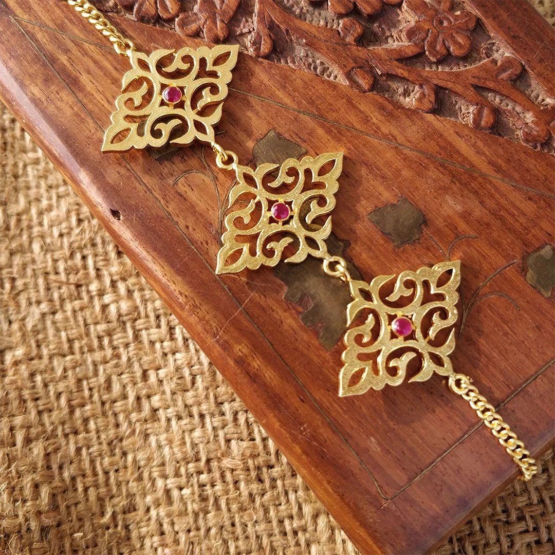 Chaturbuj Gold Bracelet