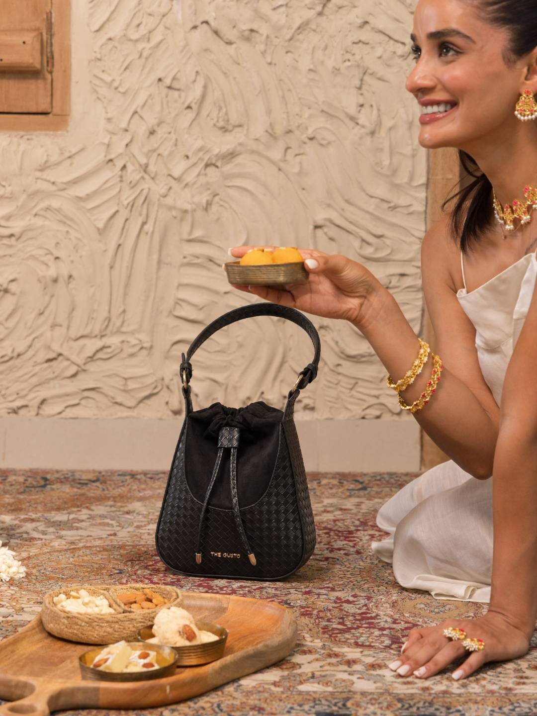 Echo Bucket Bag Black