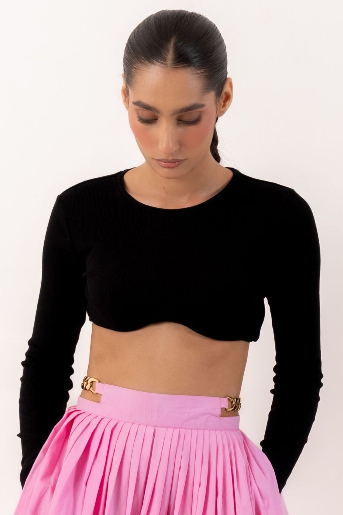 Black Ribbed Slim-Fit Curved Hem Crop Top