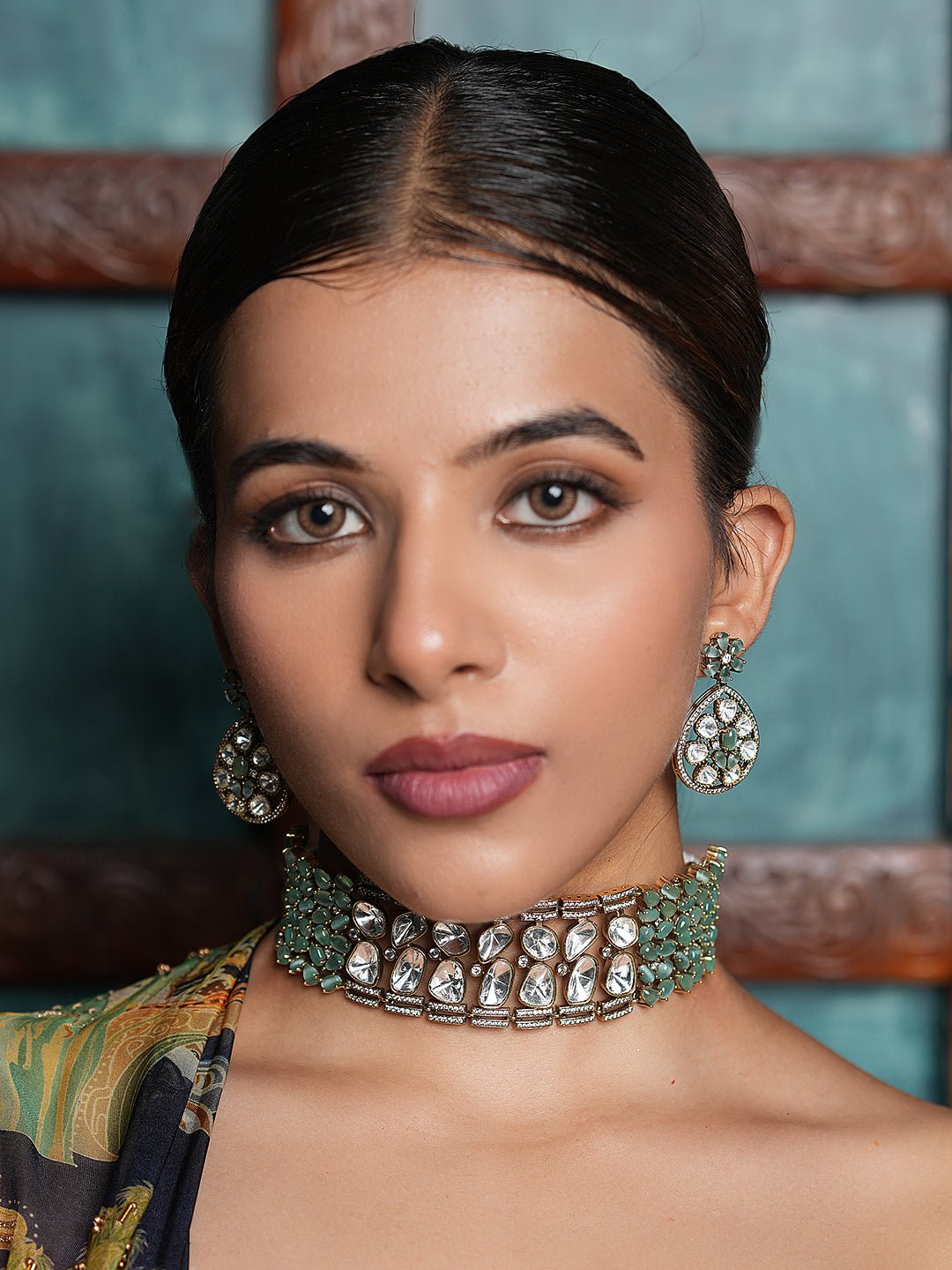 Elegant Vibrant Choker