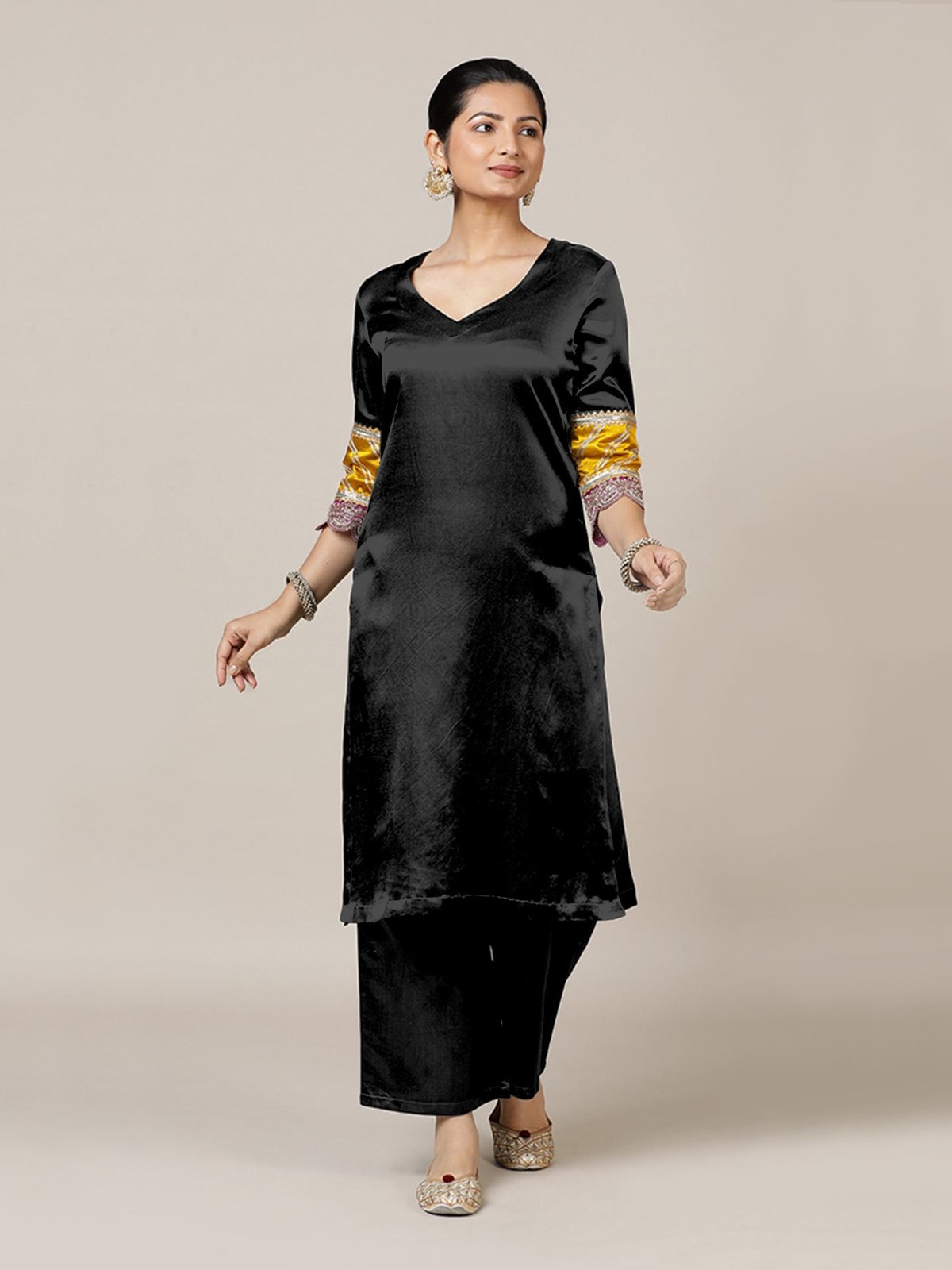 Kainaat Tyohaar Kurta Set