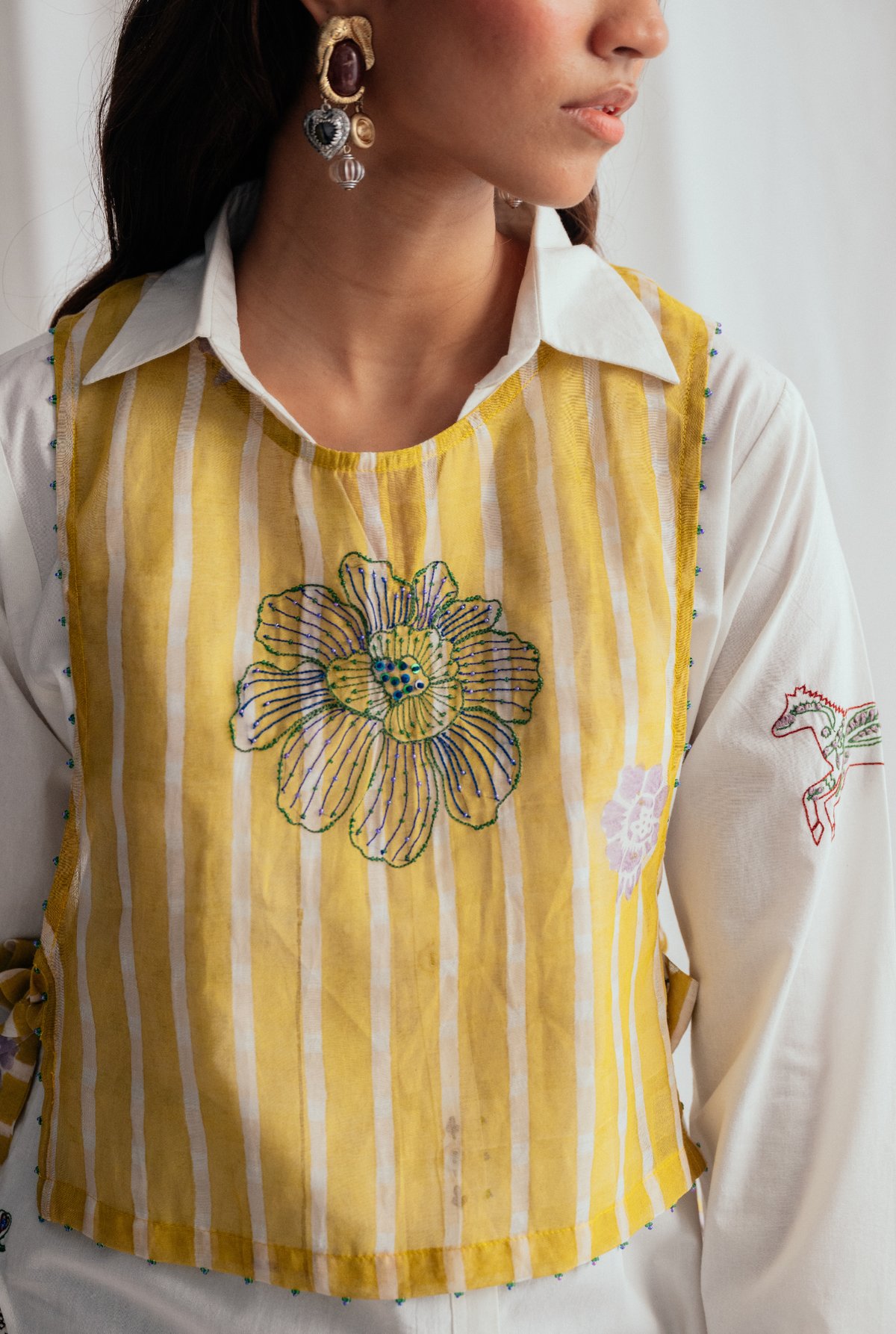 Dhoop Bib