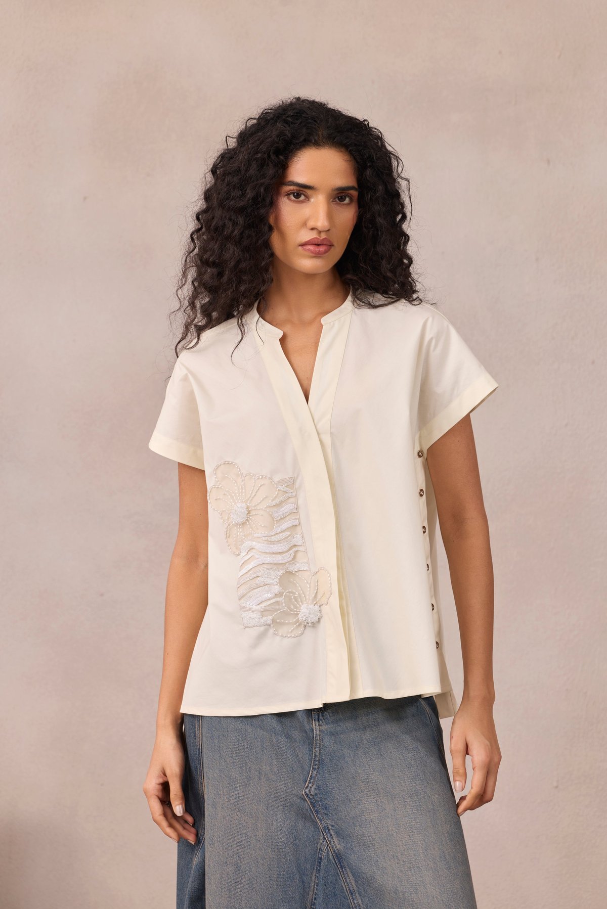 Vanilla Cloud Cotton Poplin V-Neck Applique Shirt