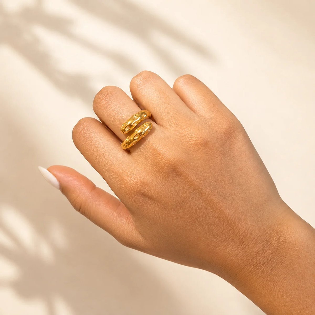 Stella Loop Ring