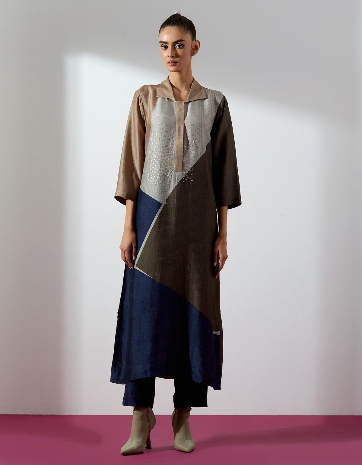 Colorblocked Dupion Silk Kurta Set with Collared Neck