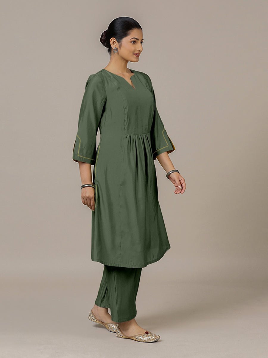 Nimrat Rozaana Kurta Set