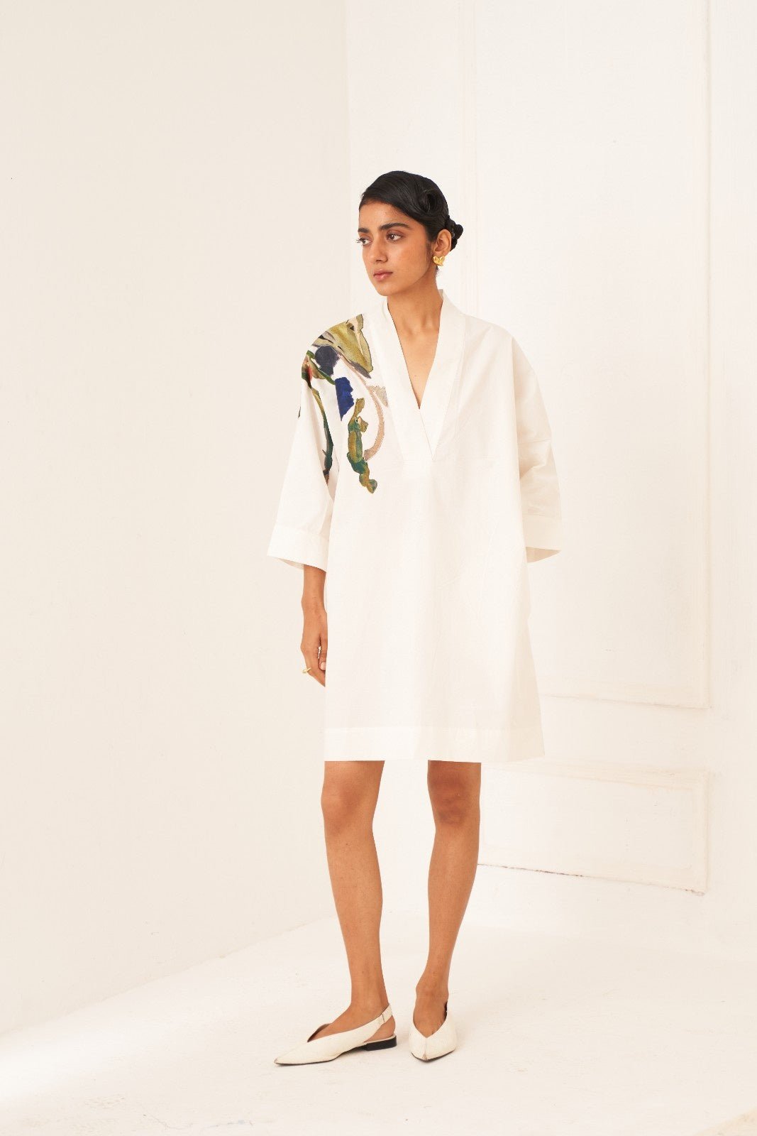 Ivory V-Neck Knee-Length Shift Dress with Shoulder Applique