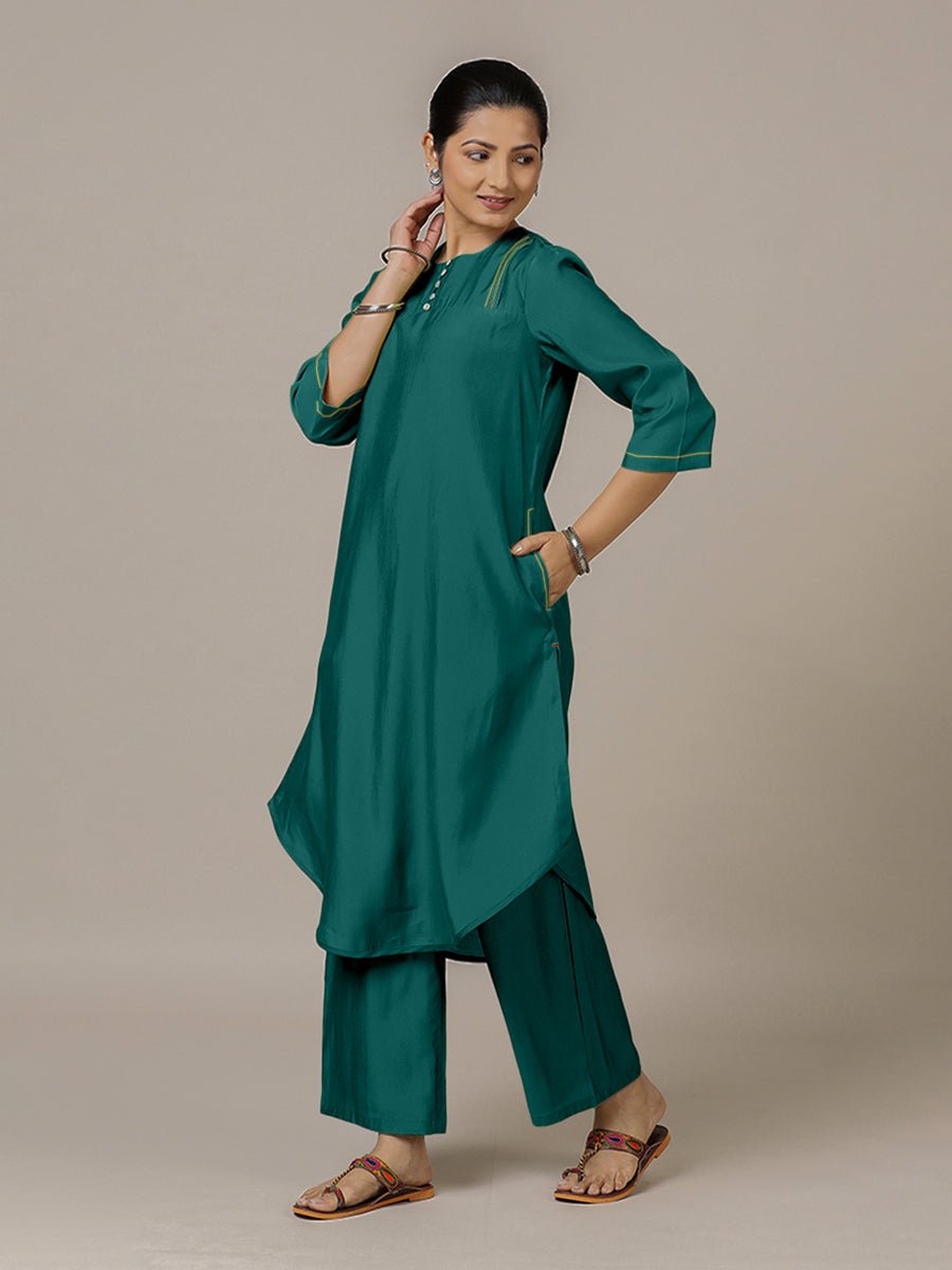 Urvi Rozaana Kurta