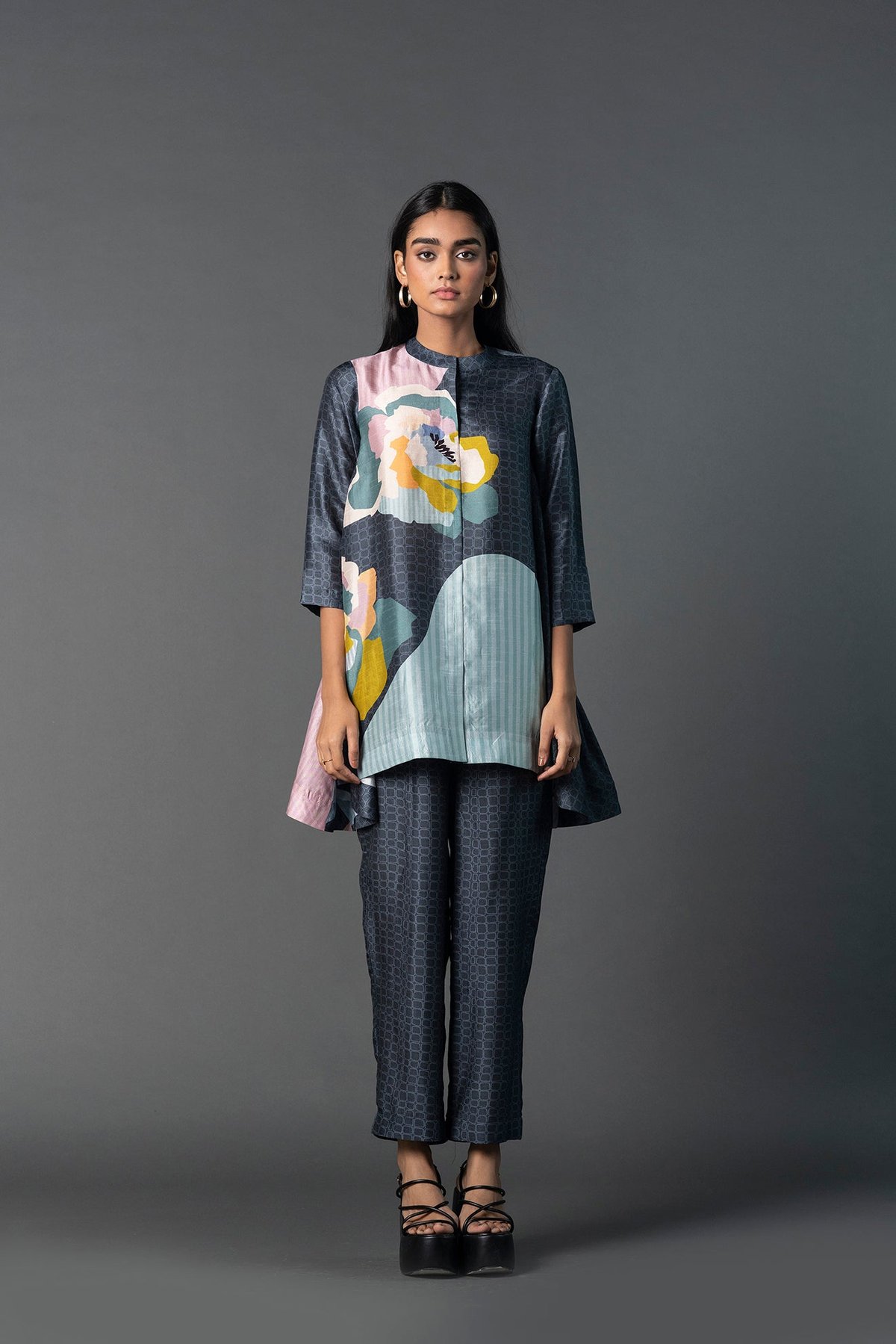 Array Posy Soft Charcoal Coord