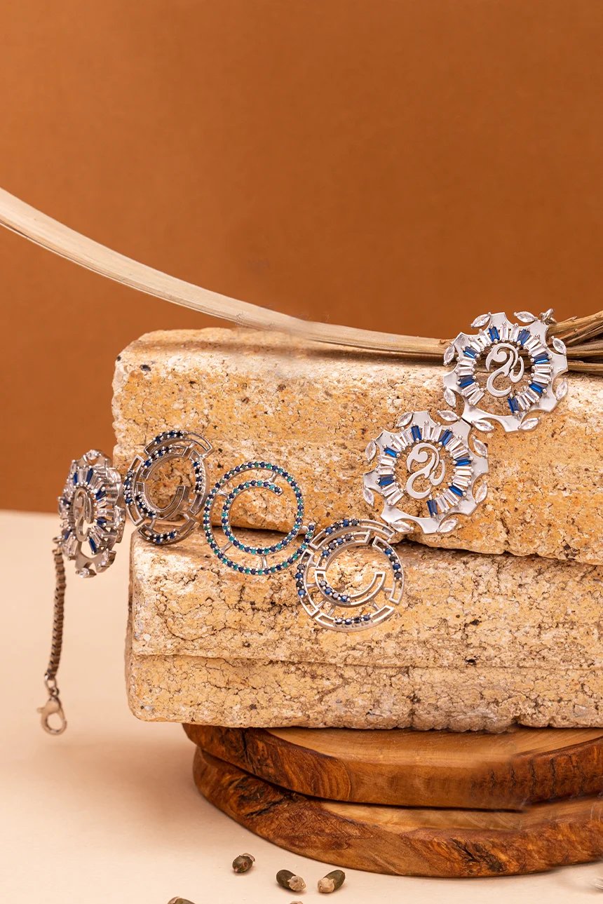 Le Cercle Neckpiece