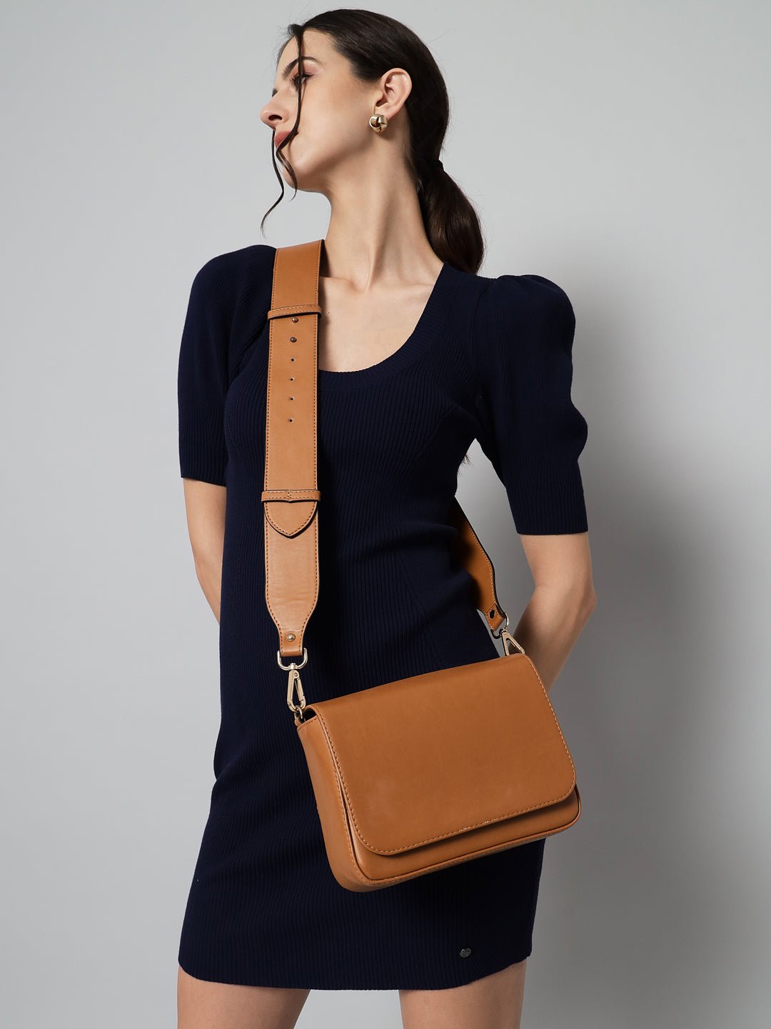 Pulse Sling Bag - Tan