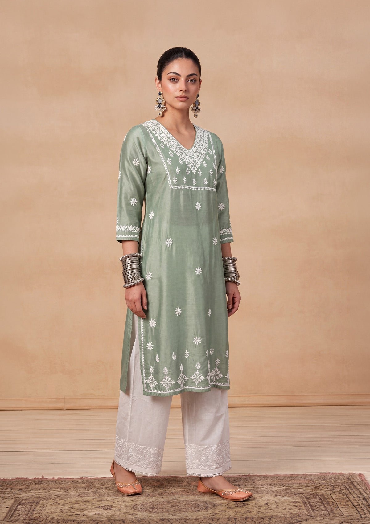 Chikankari Solid Women'S Long Kurta - Green
