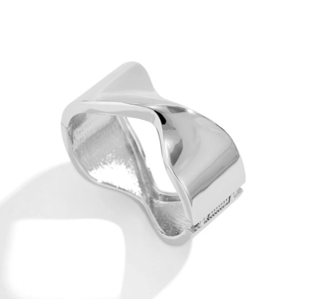 Virelle Curve Cuff