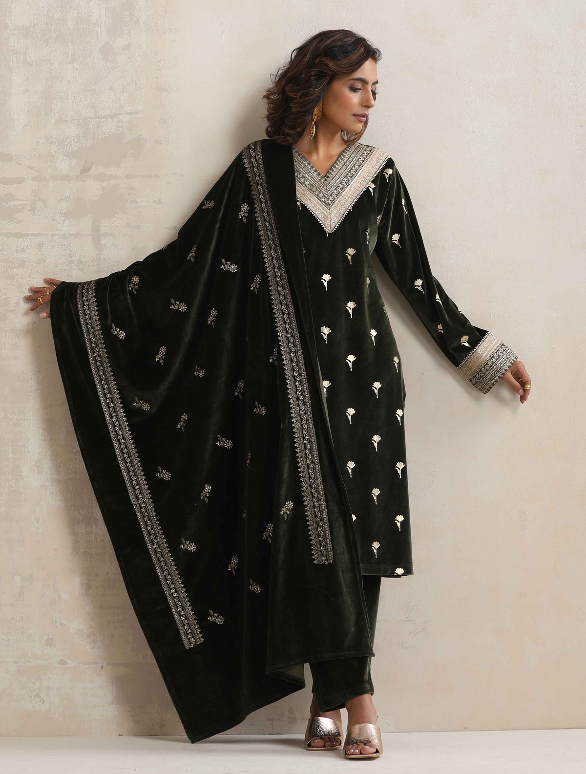 Velvet Floral Embroidered Kurta Pant Dupatta Set